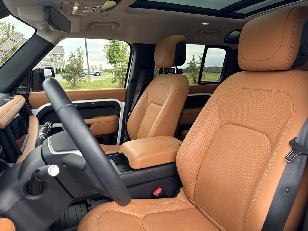2024 Land Rover Defender 110 S photo 10
