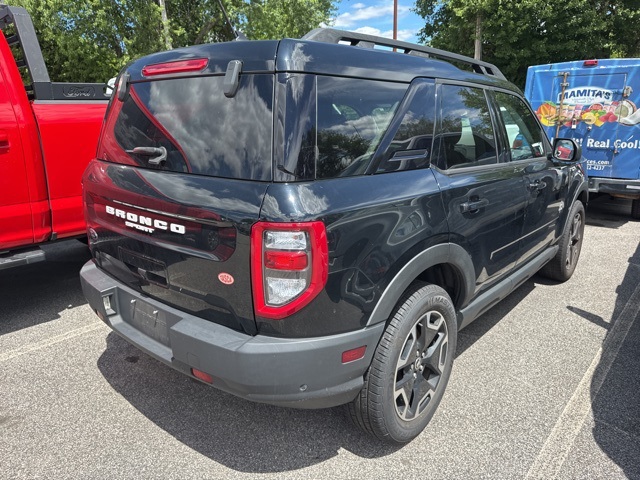 2022 Ford Bronco Sport Outer Banks photo 2