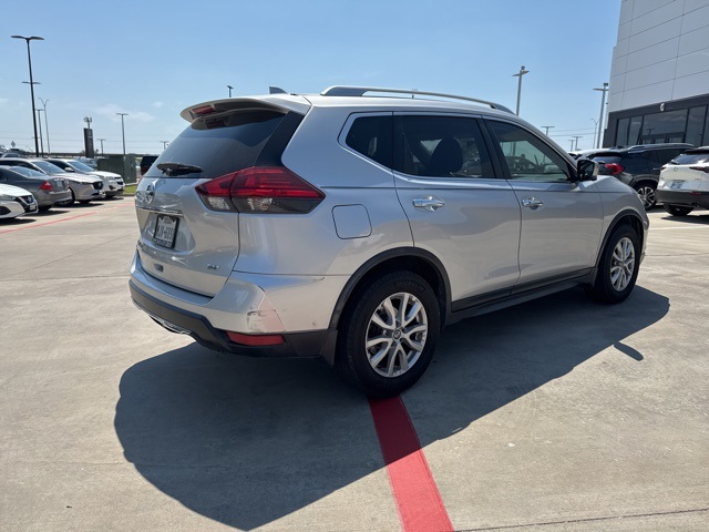 2017 Nissan Rogue SV photo 6