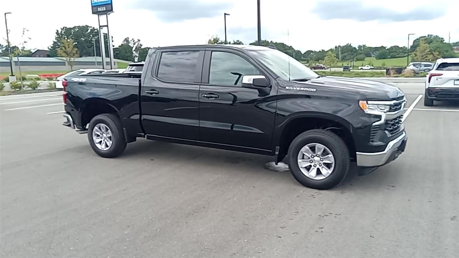 2026 Chevrolet Silverado 1500 LT photo 2