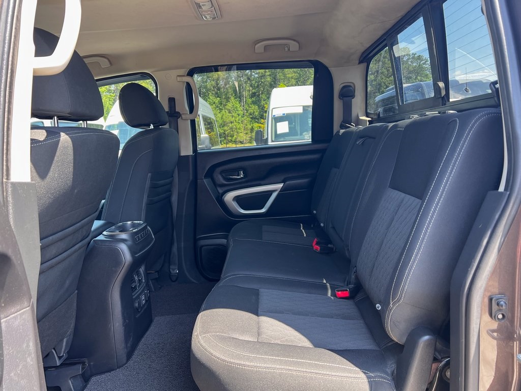 2019 Nissan Titan Crew Cab SV photo 17
