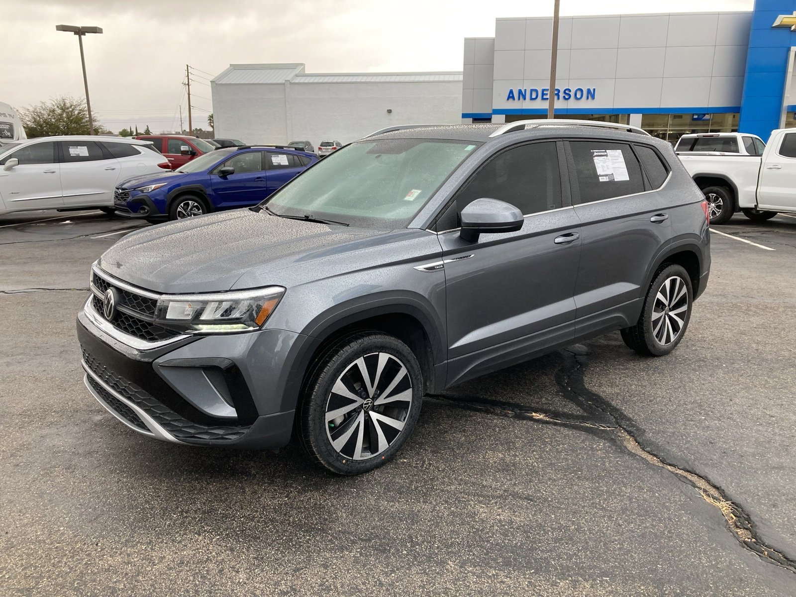 2022 Volkswagen Taos SE's photo