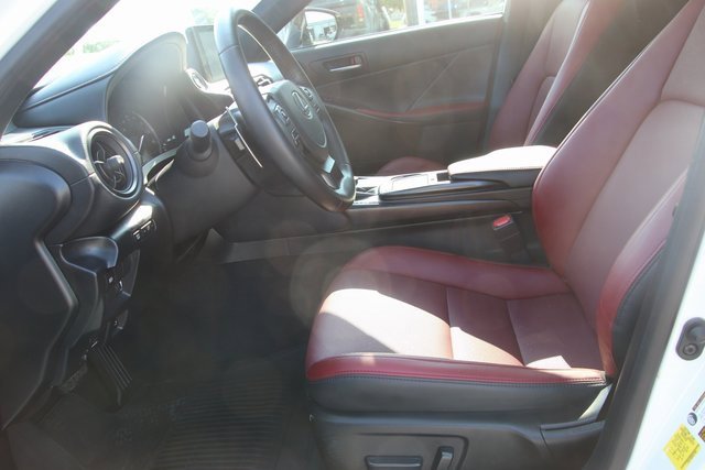 2024 Lexus IS 350 F SPORT photo 11
