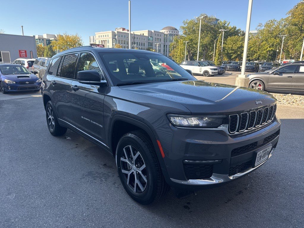 2024 Jeep Grand Cherokee Limited photo 3