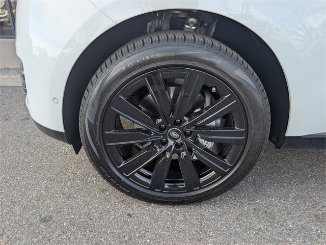 2025 Land Rover Range Rover SE photo 2