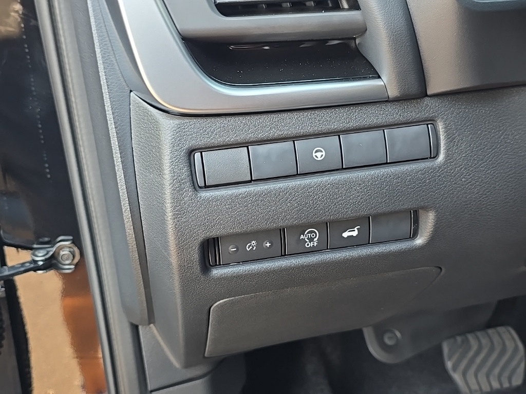 2026 Nissan Rogue SV photo 8