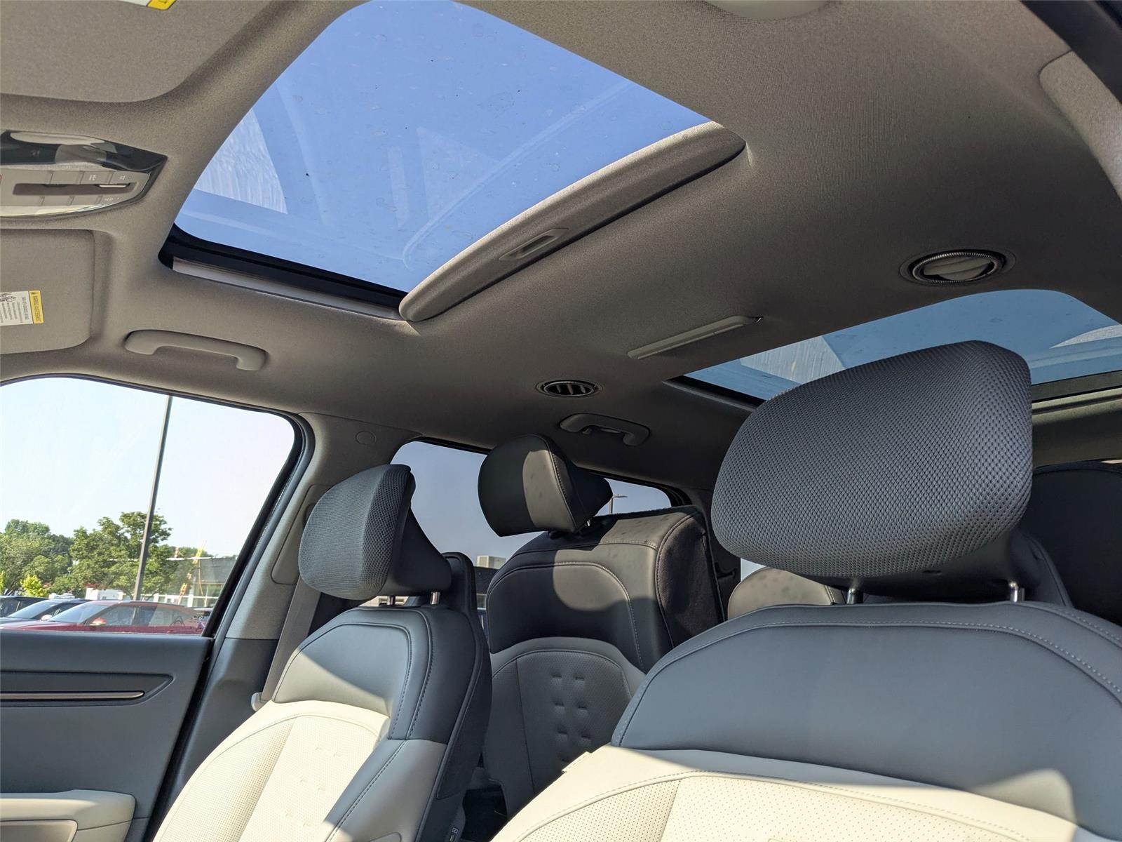 2026 Kia EV9 Wind photo 13