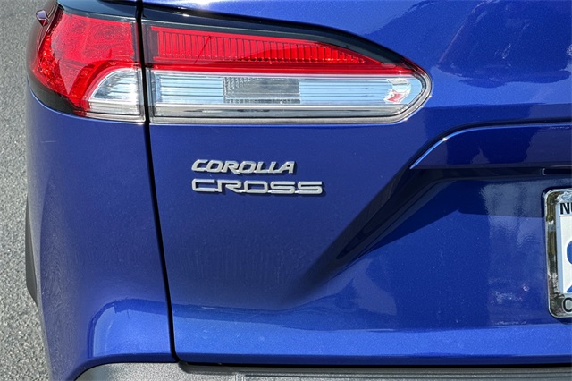 2022 Toyota Corolla Cross LE photo 25