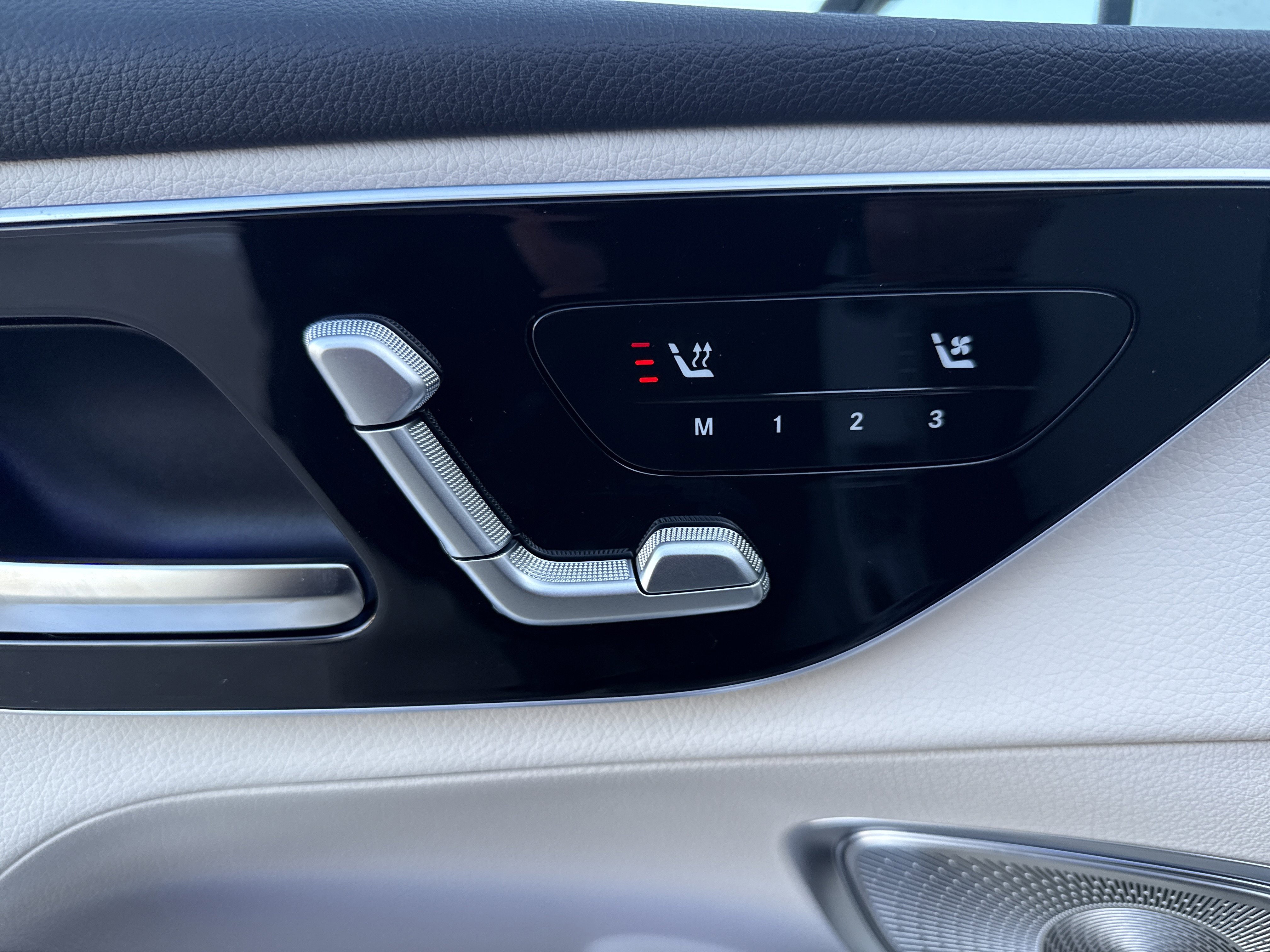 2026 Mercedes Benz GLC 300 photo 2