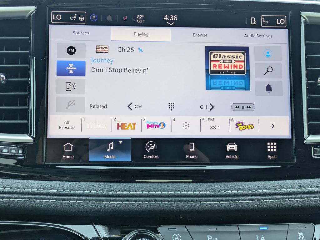 2026 Chrysler Pacifica photo 18
