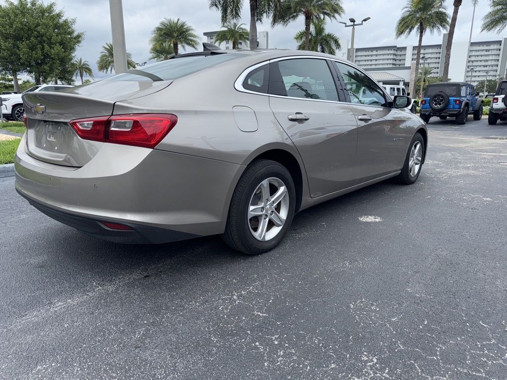 2022 Chevrolet Malibu LS photo 3