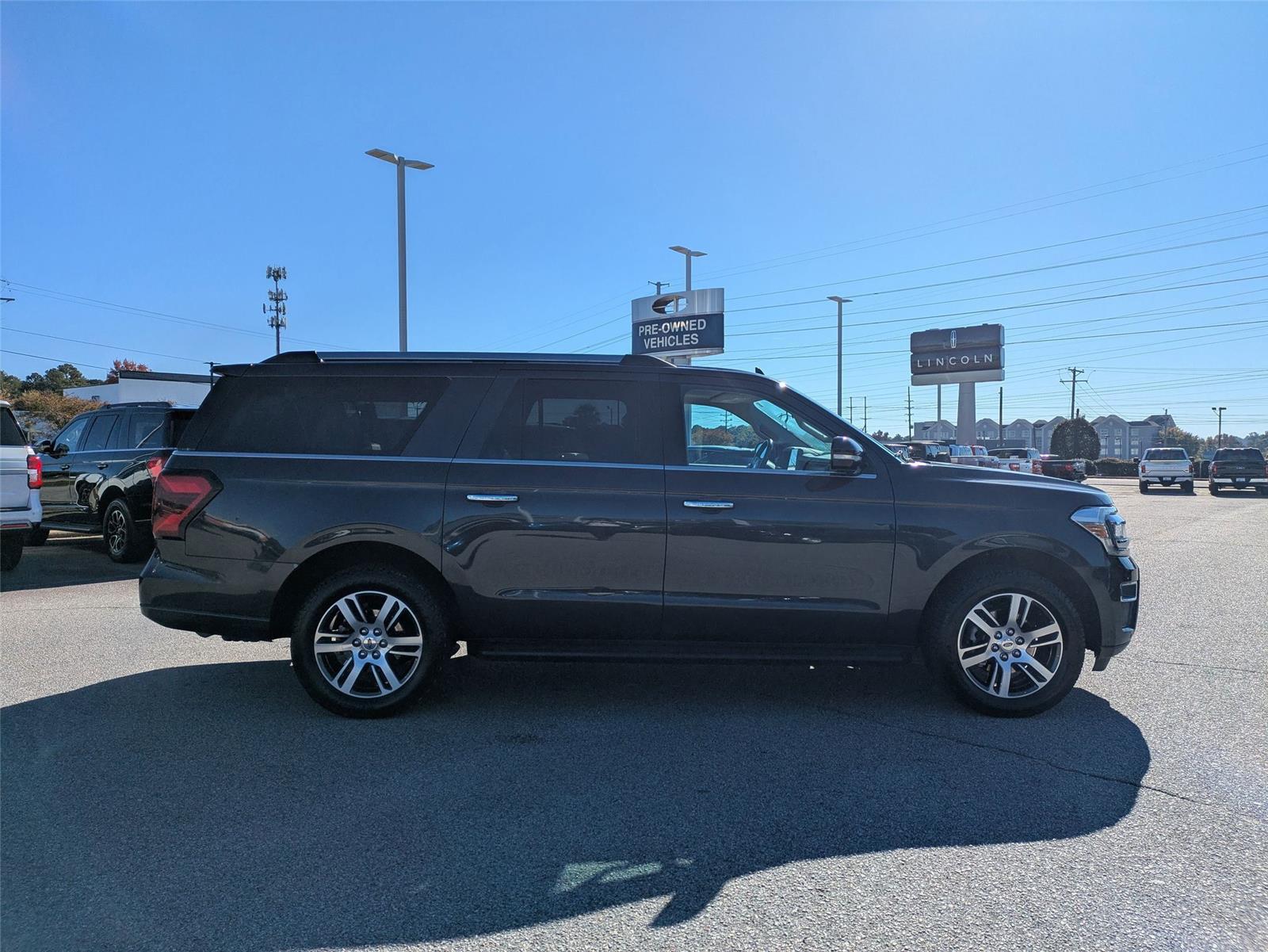 2024 Ford Expedition MAX Limited photo 3