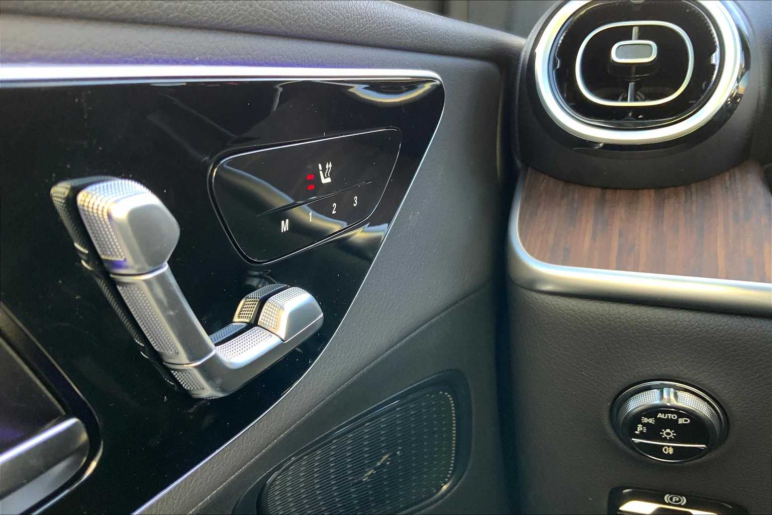 2025 Mercedes Benz GLC 300 4MATIC photo 21