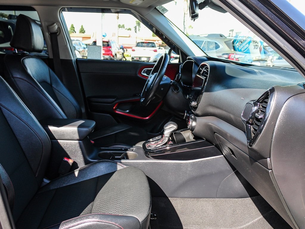 2023 Kia Soul GT-Line photo 13