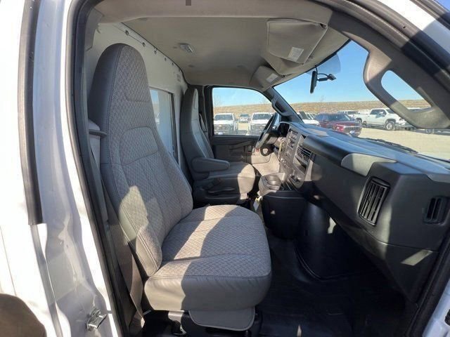 2024 Chevrolet Express Cutaway 3500 photo 23