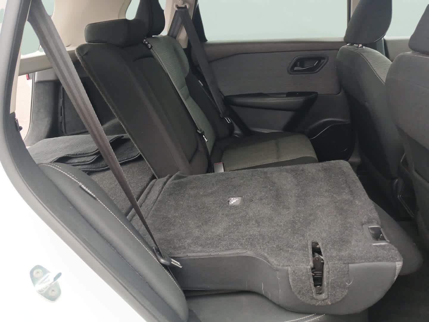 2022 Nissan Rogue S photo 32
