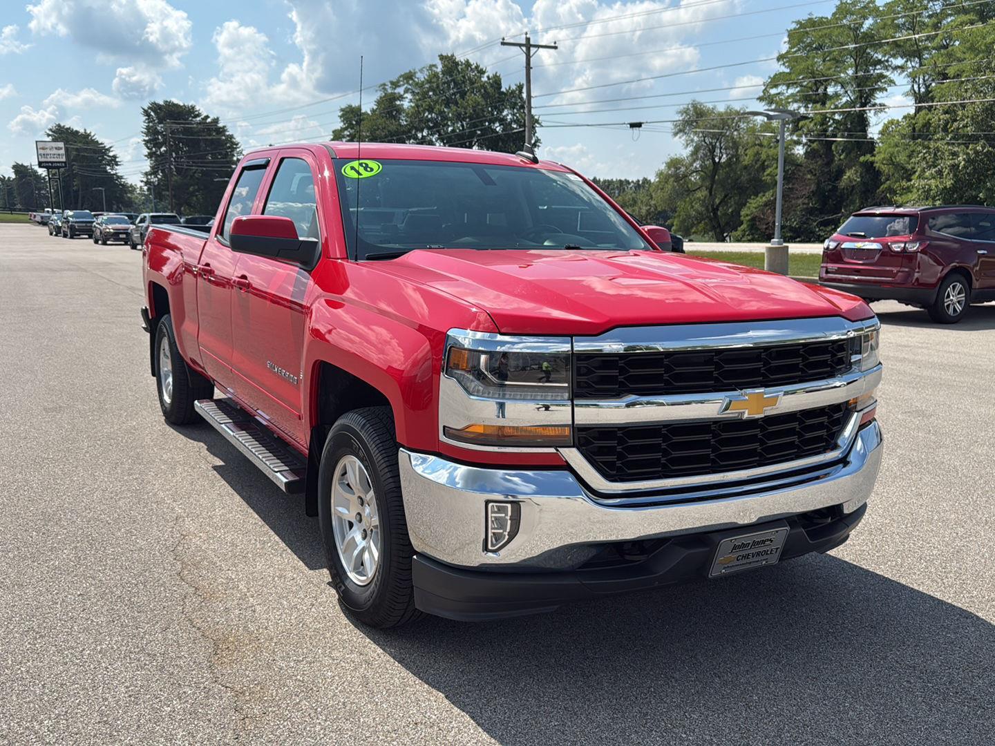 2018 Chevrolet Silverado 1500 LT photo 2