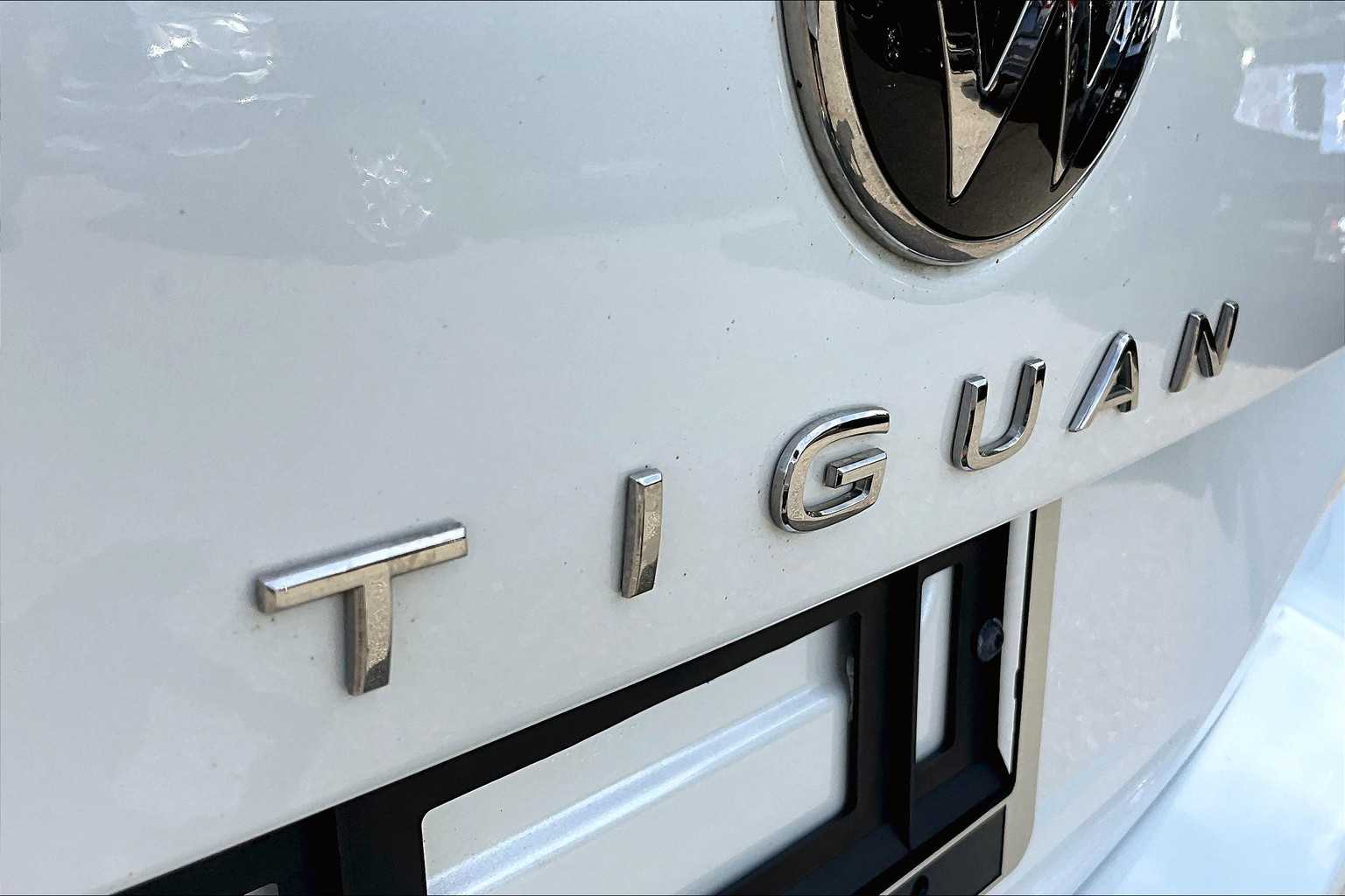 2023 Volkswagen Tiguan SEL R-Line Black photo 17