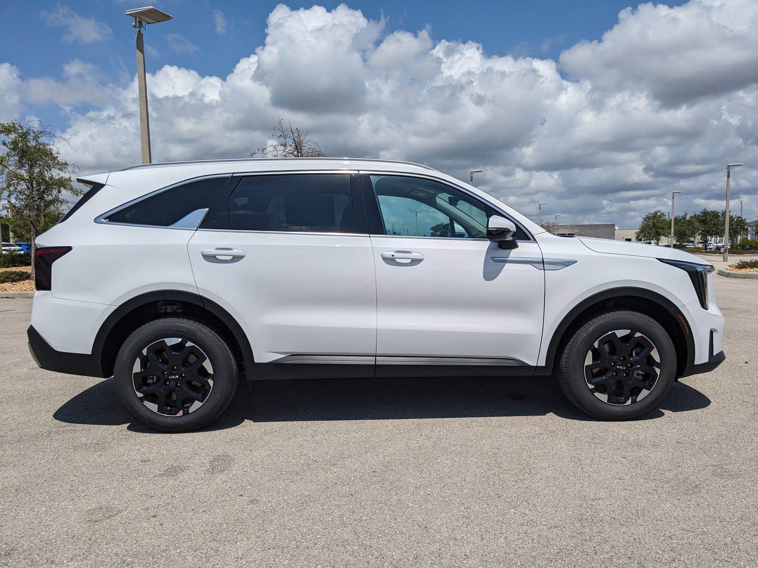 2025 Kia Sorento S photo 4