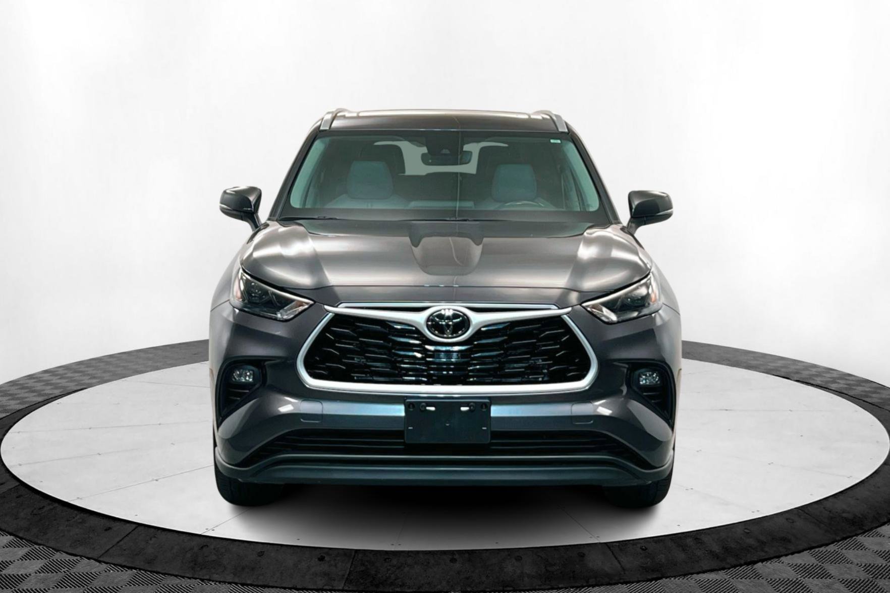 2024 Toyota Highlander XLE photo 8