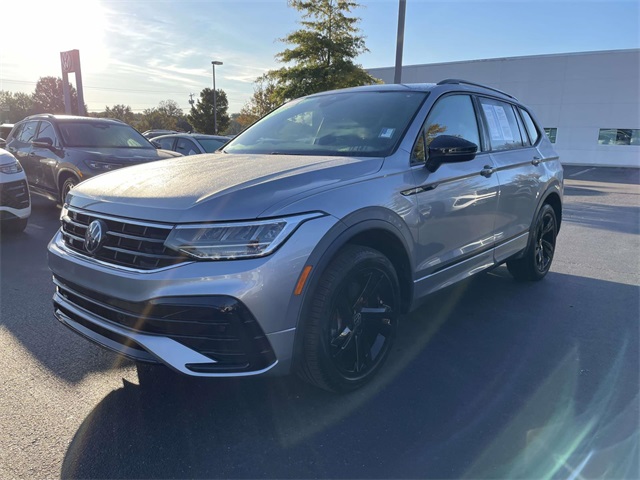 2023 Volkswagen Tiguan SE R-Line Black photo 2