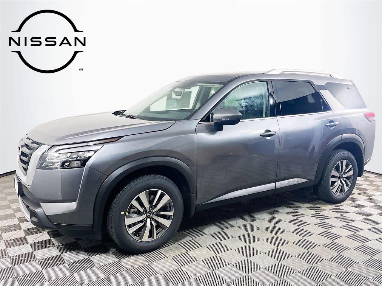 2025 Nissan Pathfinder SL's photo