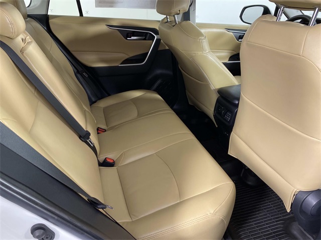2022 Toyota RAV4 XLE photo 5