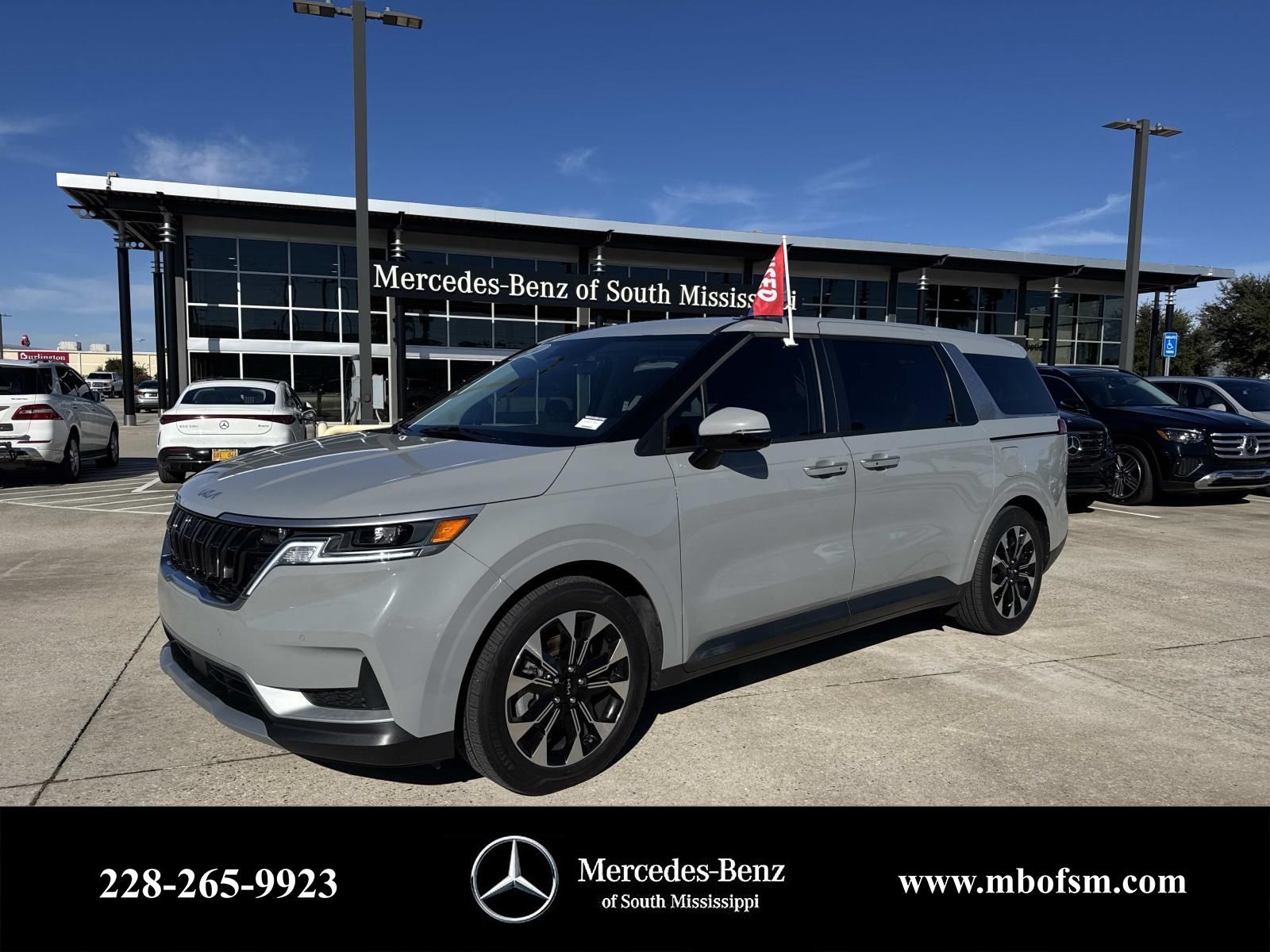 2024 Kia Carnival EX's photo