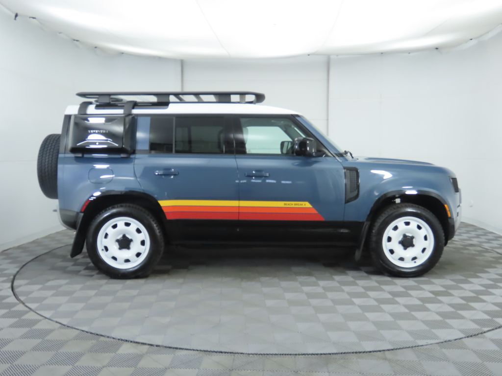 2025 Land Rover Defender 110 S photo 4