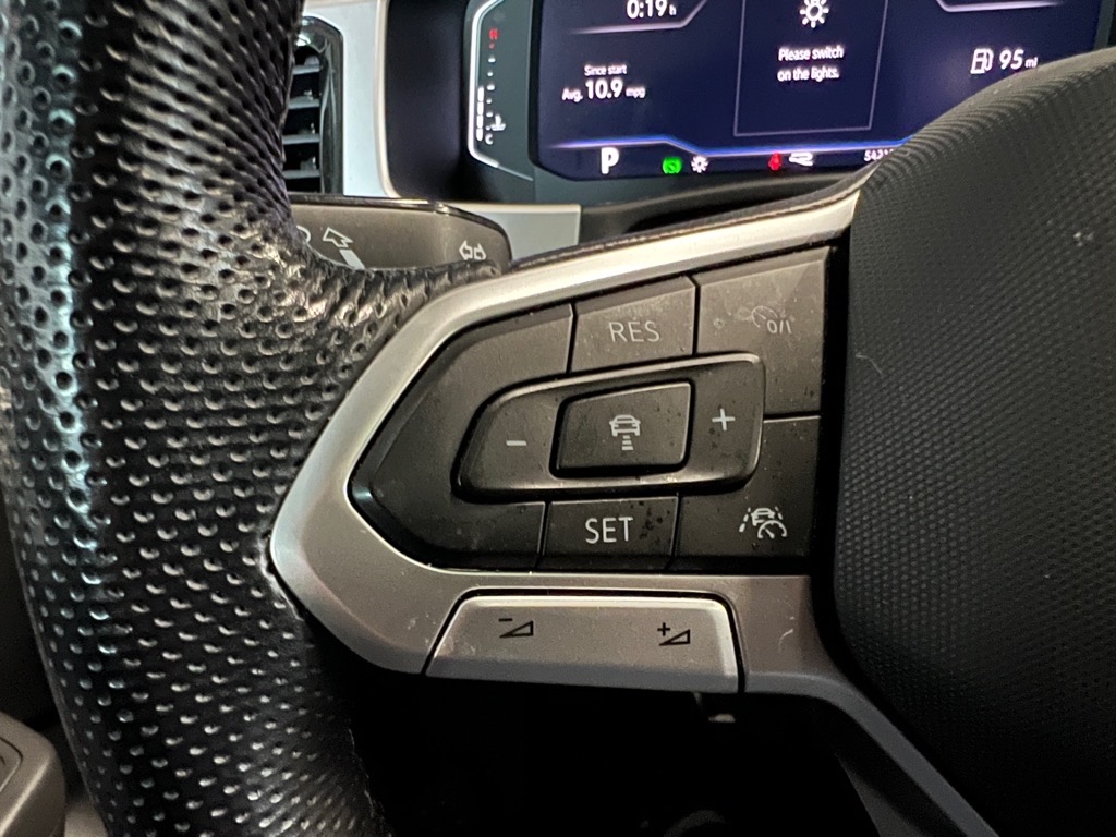 2022 Volkswagen Atlas V6 SEL Premium R-Line photo 9