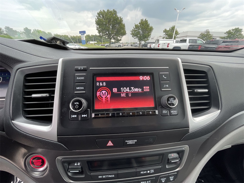 2020 Honda Pilot LX photo 10