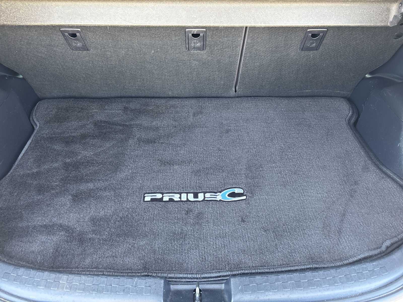 2015 Toyota Prius Four photo 22