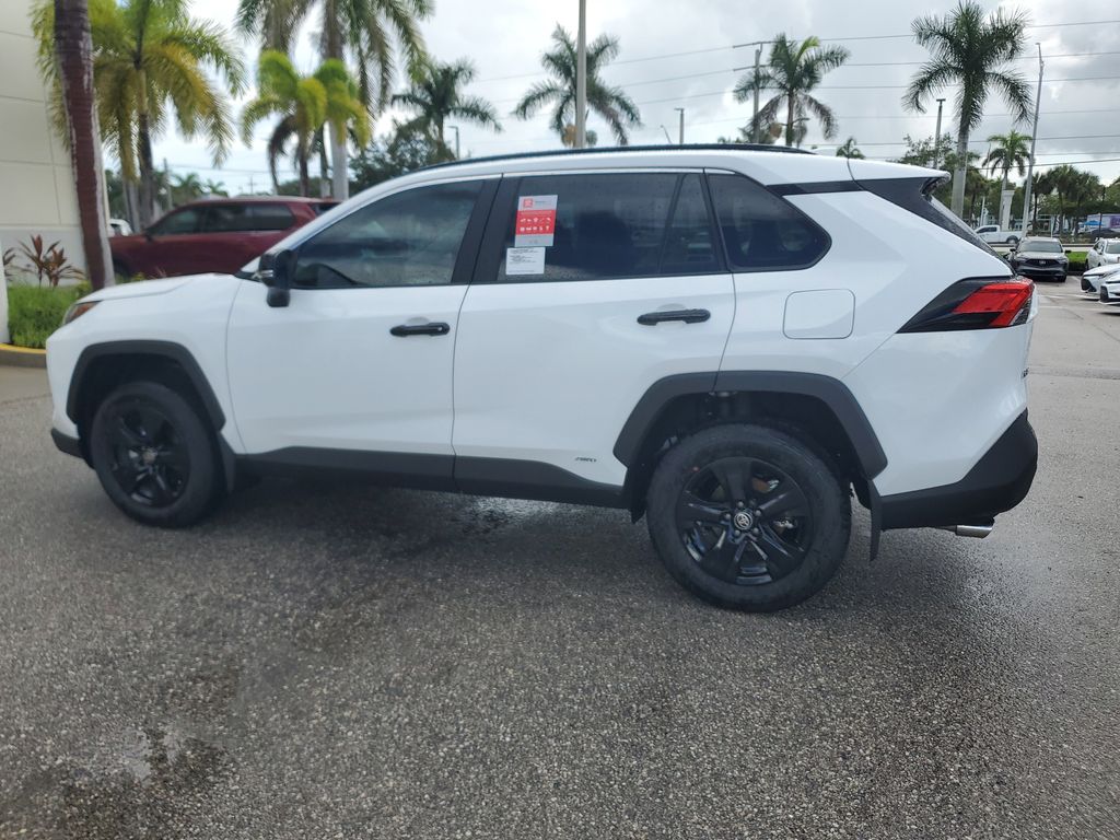 2025 Toyota RAV4 Hybrid XLE photo 8