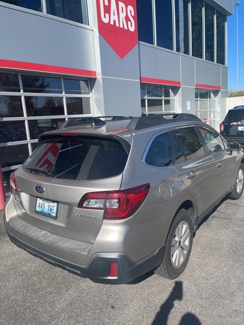 2018 Subaru Outback 2.5i Premium photo 3