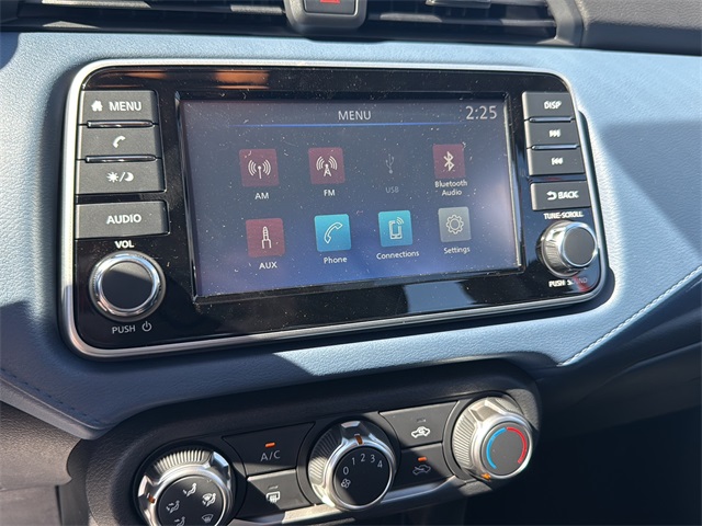 2025 Nissan Versa 1.6 SV photo 18