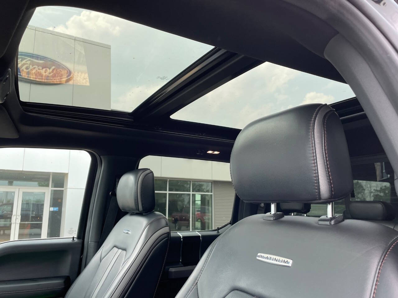 2019 Ford F-150 Platinum photo 18