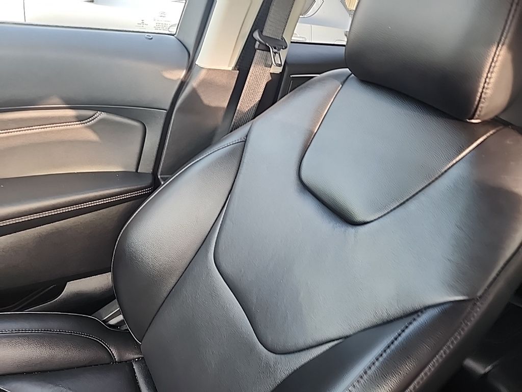 2022 Ford Edge Titanium photo 14