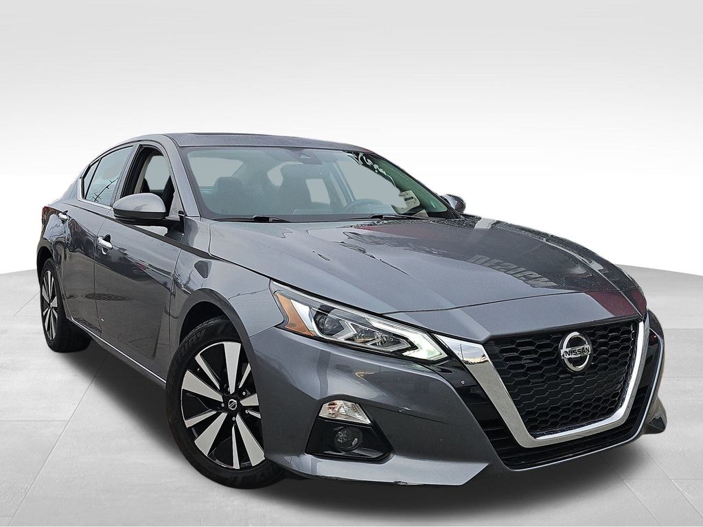 2020 Nissan Altima SL's photo