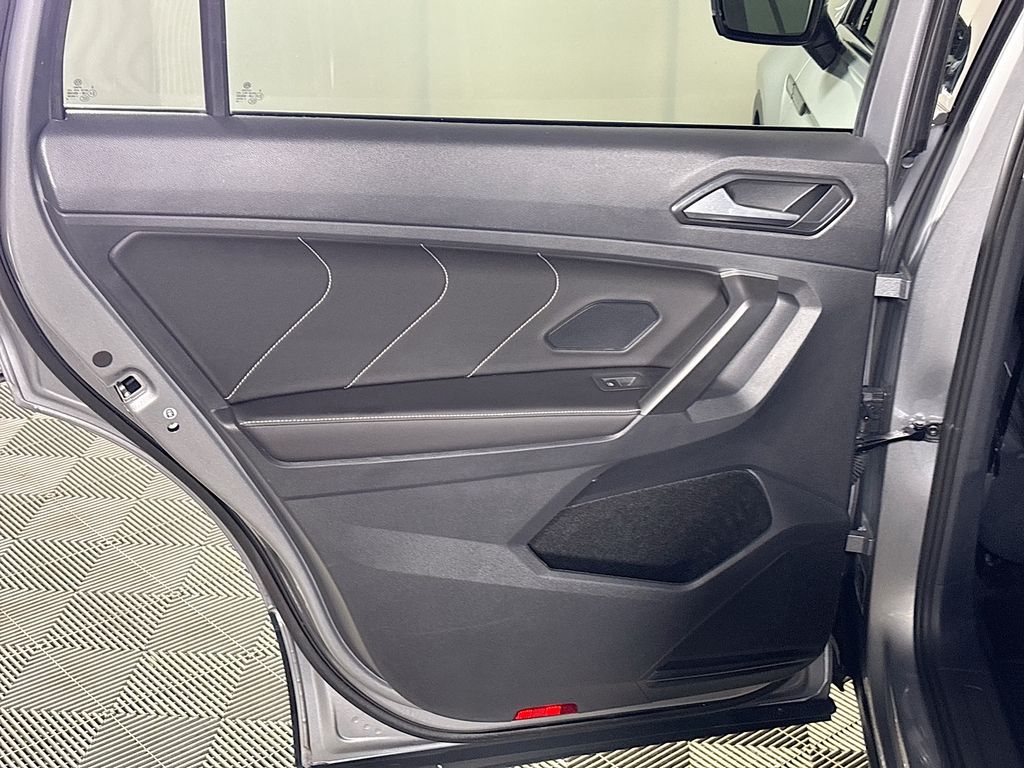 2024 Volkswagen Tiguan SE Wolfsburg Edition photo 18