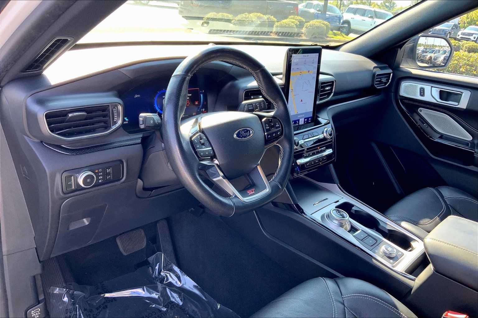 2023 Ford Explorer ST photo 16