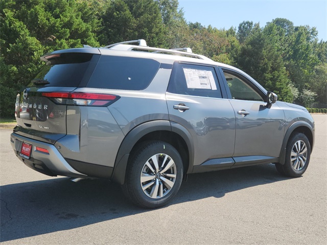 2025 Nissan Pathfinder SL photo 3