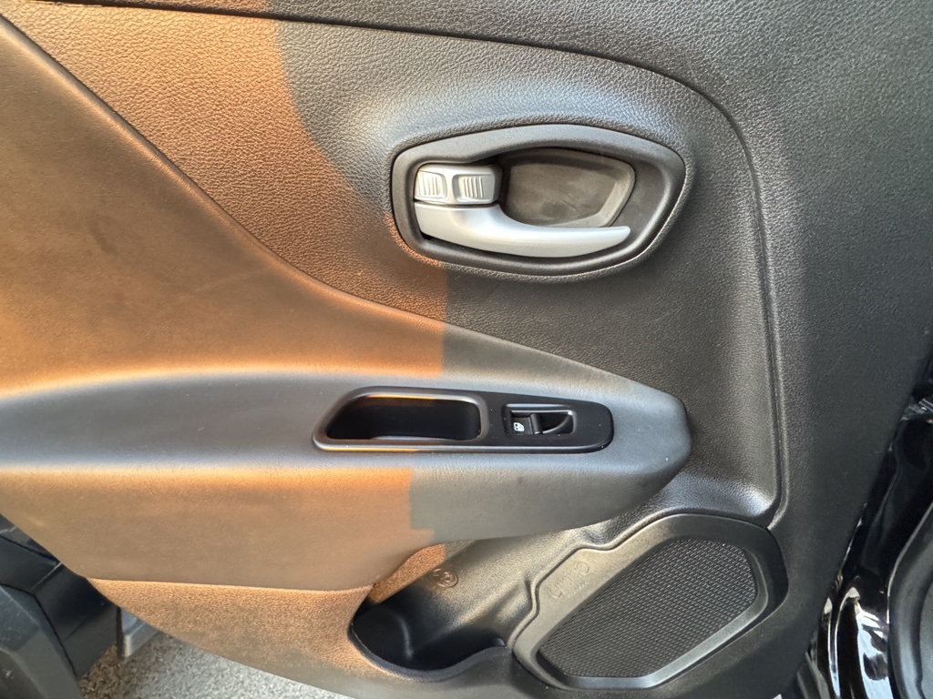 2023 Jeep Renegade Trailhawk photo 21