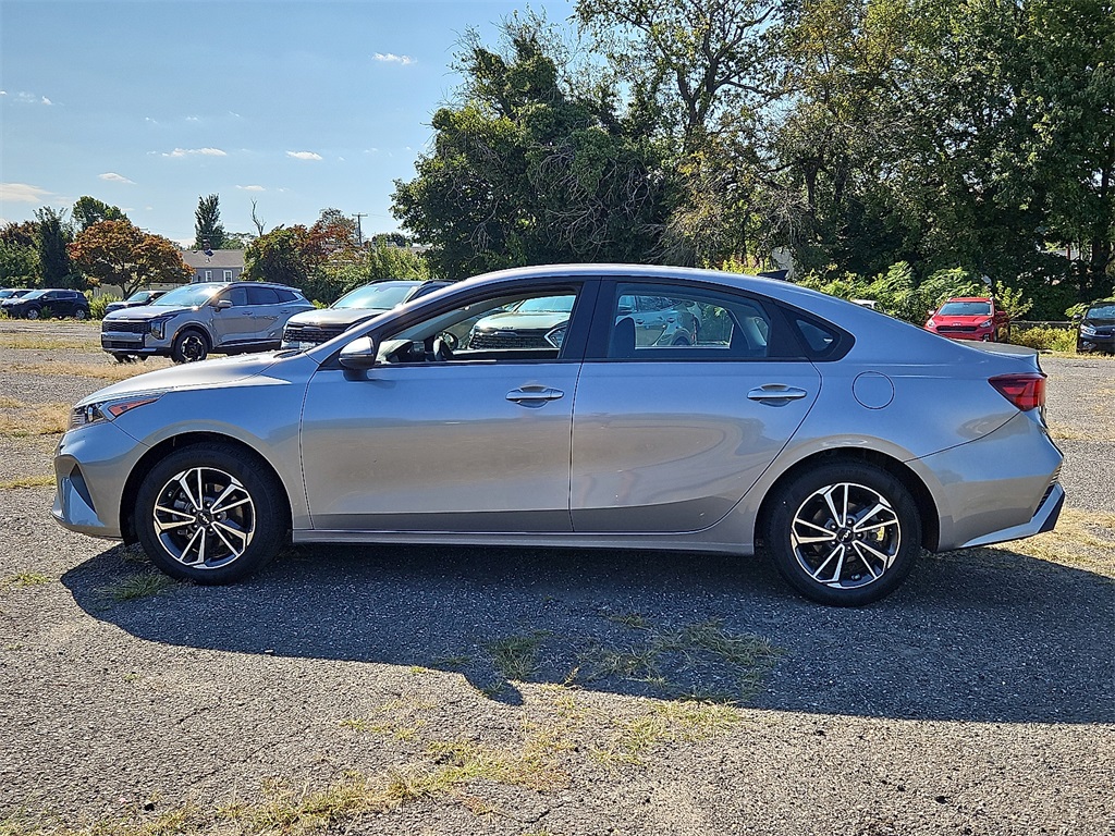 2023 Kia Forte LXS photo 4