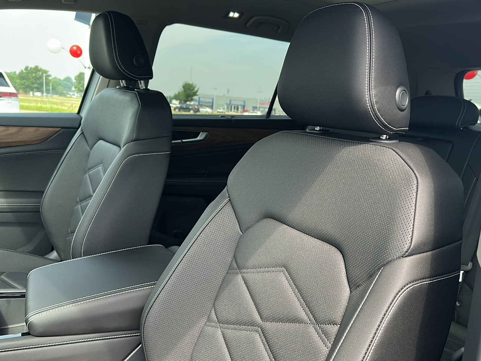2025 Volkswagen Atlas SE Technology photo 3