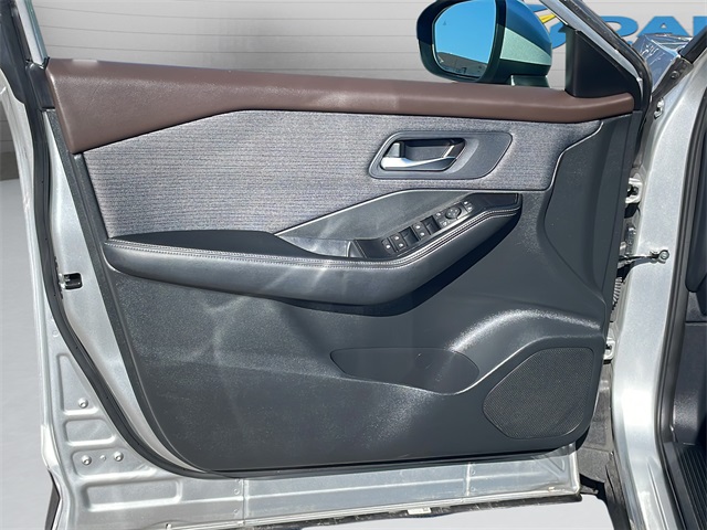 2023 Nissan Rogue SV photo 10