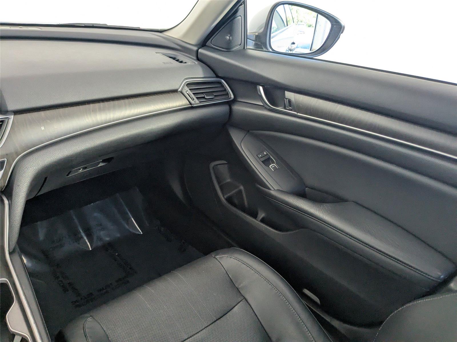 2018 Honda Accord Touring photo 8