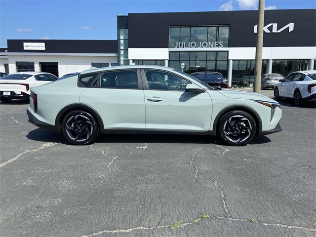 2025 Kia K4 EX photo 2