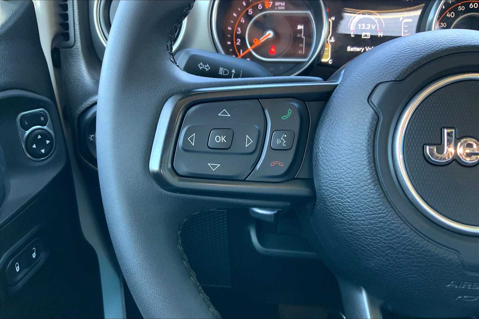 2023 Jeep Gladiator Willys photo 23