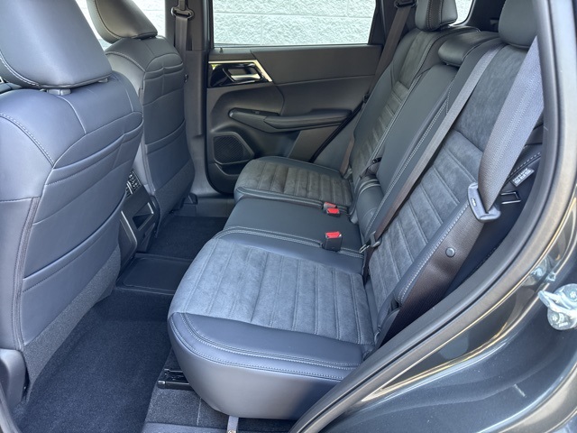 2025 Mitsubishi Outlander PHEV SE photo 25