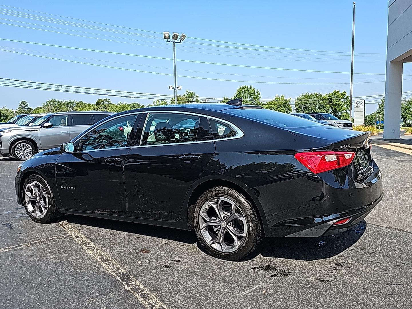 2024 Chevrolet Malibu 1LT photo 3
